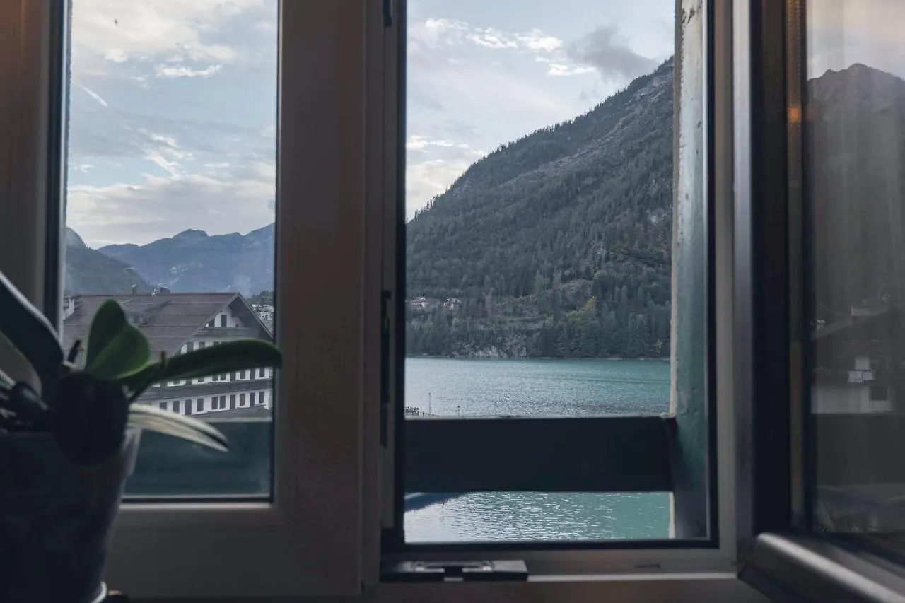 Una Civetta Sul Lago 阿莱盖