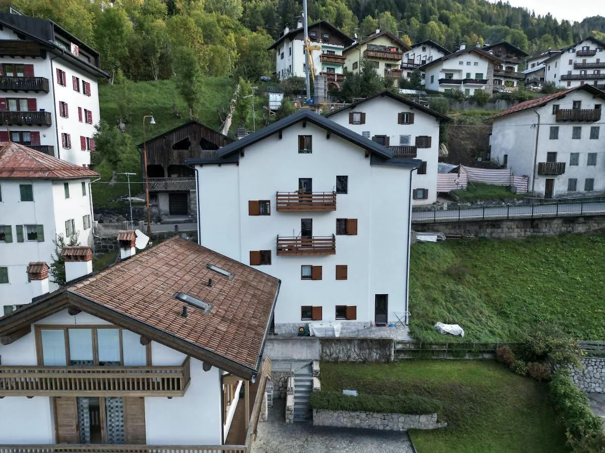 Una Civetta Sul Lago 阿莱盖 意大利