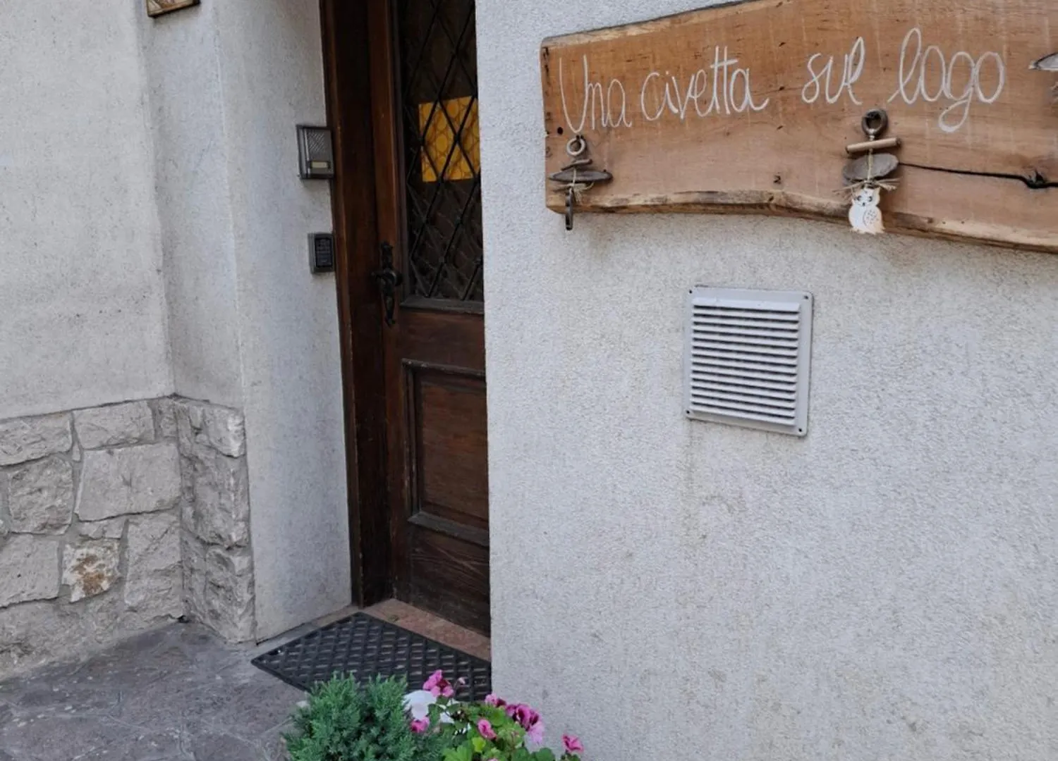 Una Civetta Sul Lago 阿莱盖
